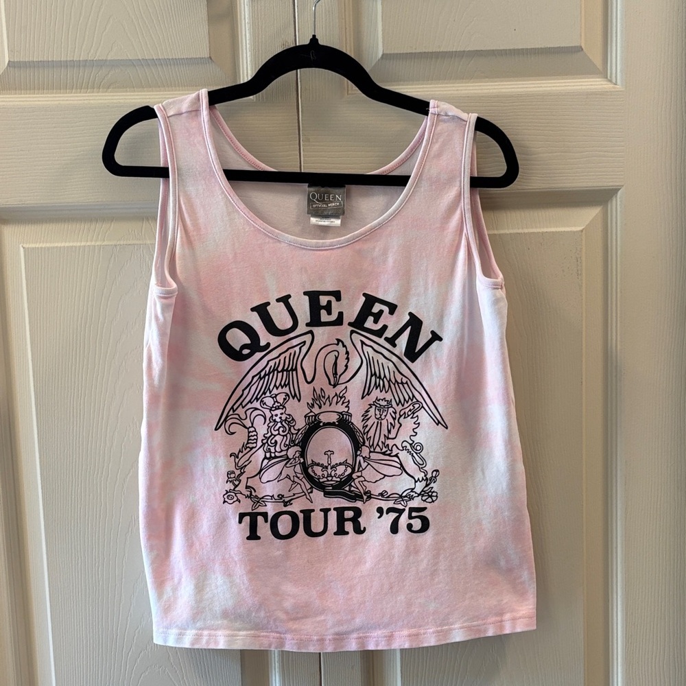Queen Tour ‘75 Light Pink Graphic Tank Top